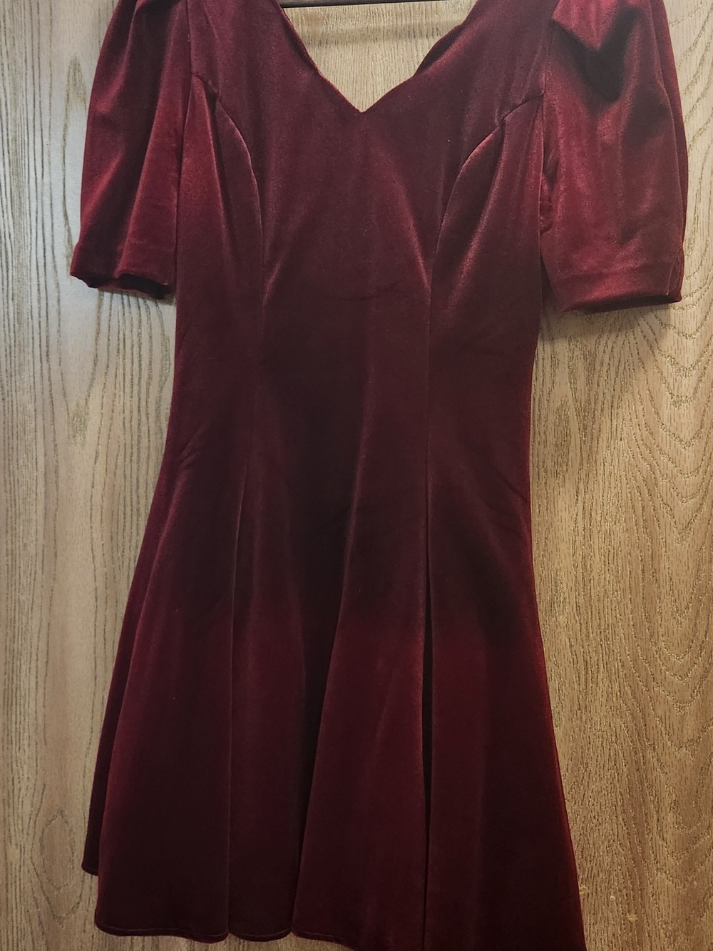 Women's Velvet Mini Dress in Burgundy with V-Neck and Puff Sleeves